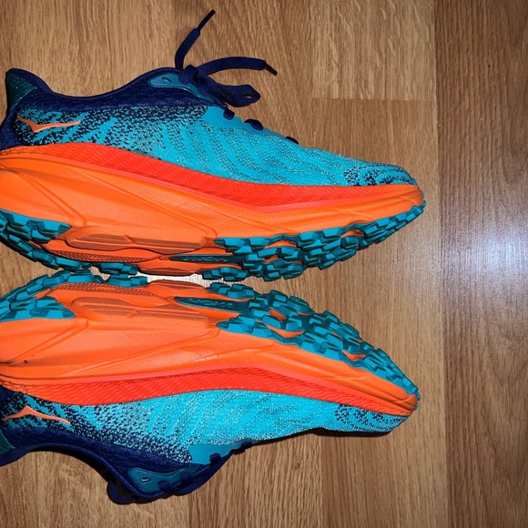 Women’s HOKA Challenger Size 7 - Picture 5 of 8